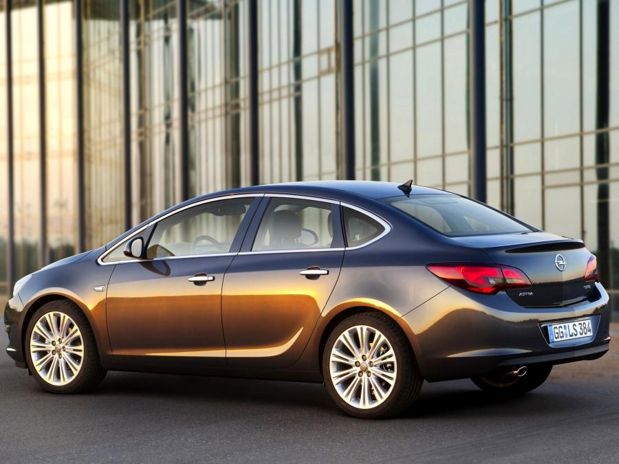  Opel Astra Sedan 2013 года  (фото 10 из 30)